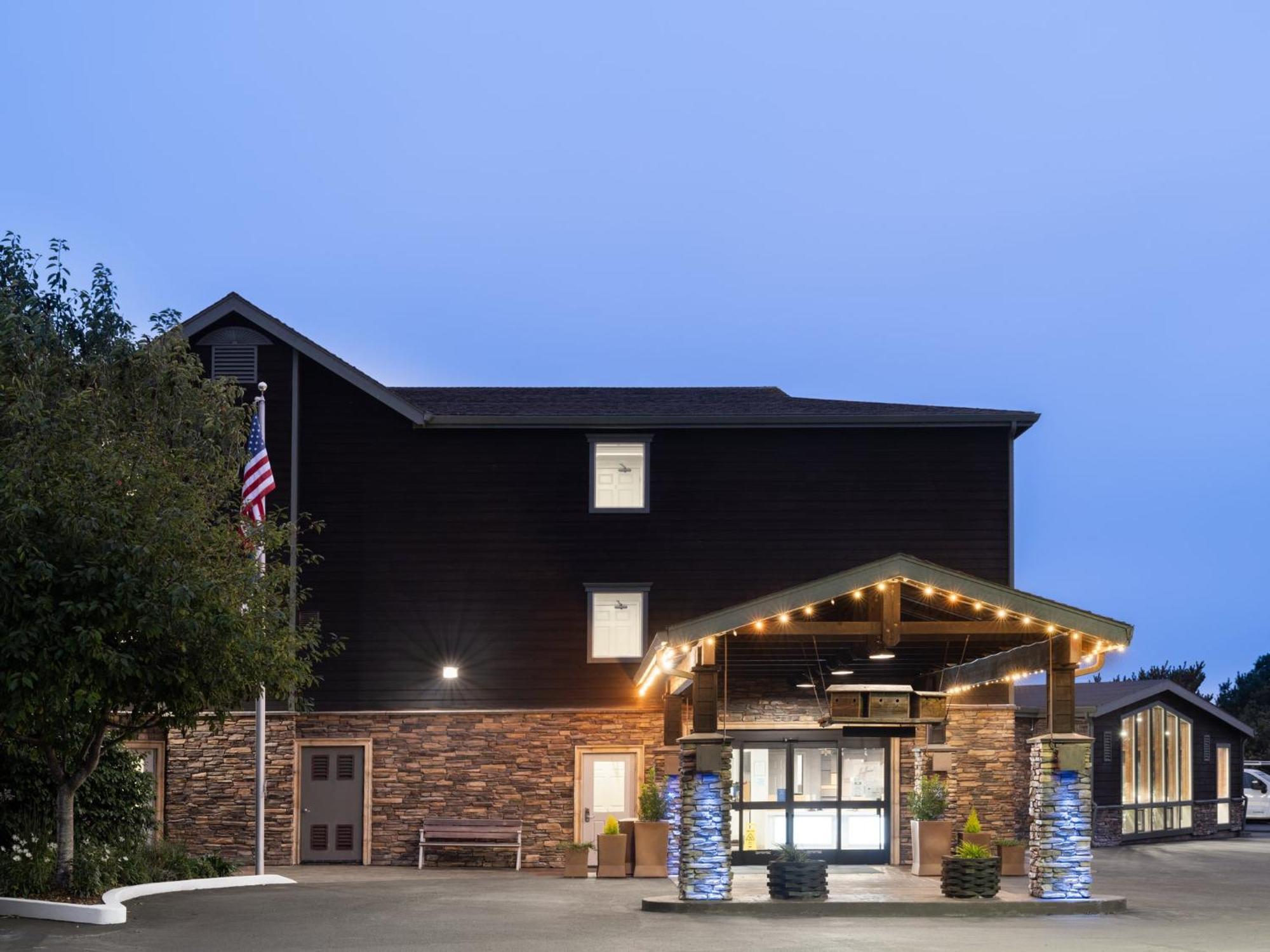 Holiday Inn Express Fort Bragg By Ihg Exterior foto
