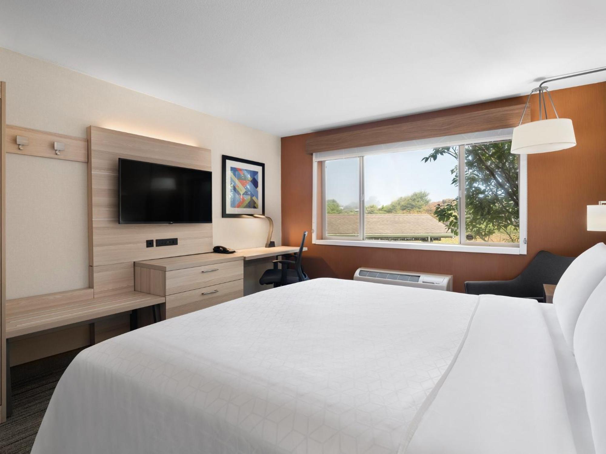 Holiday Inn Express Fort Bragg By Ihg Exterior foto