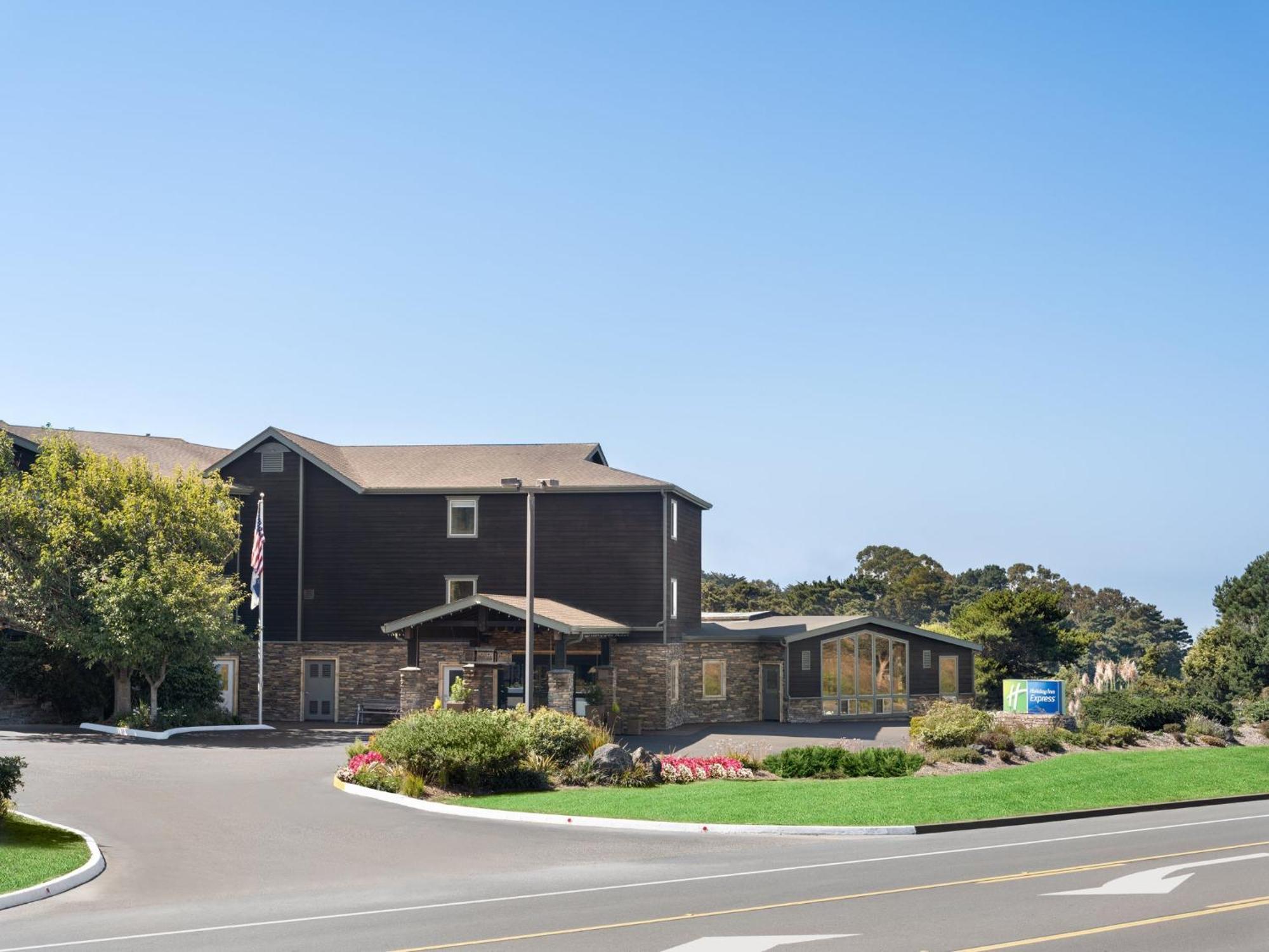 Holiday Inn Express Fort Bragg By Ihg Exterior foto