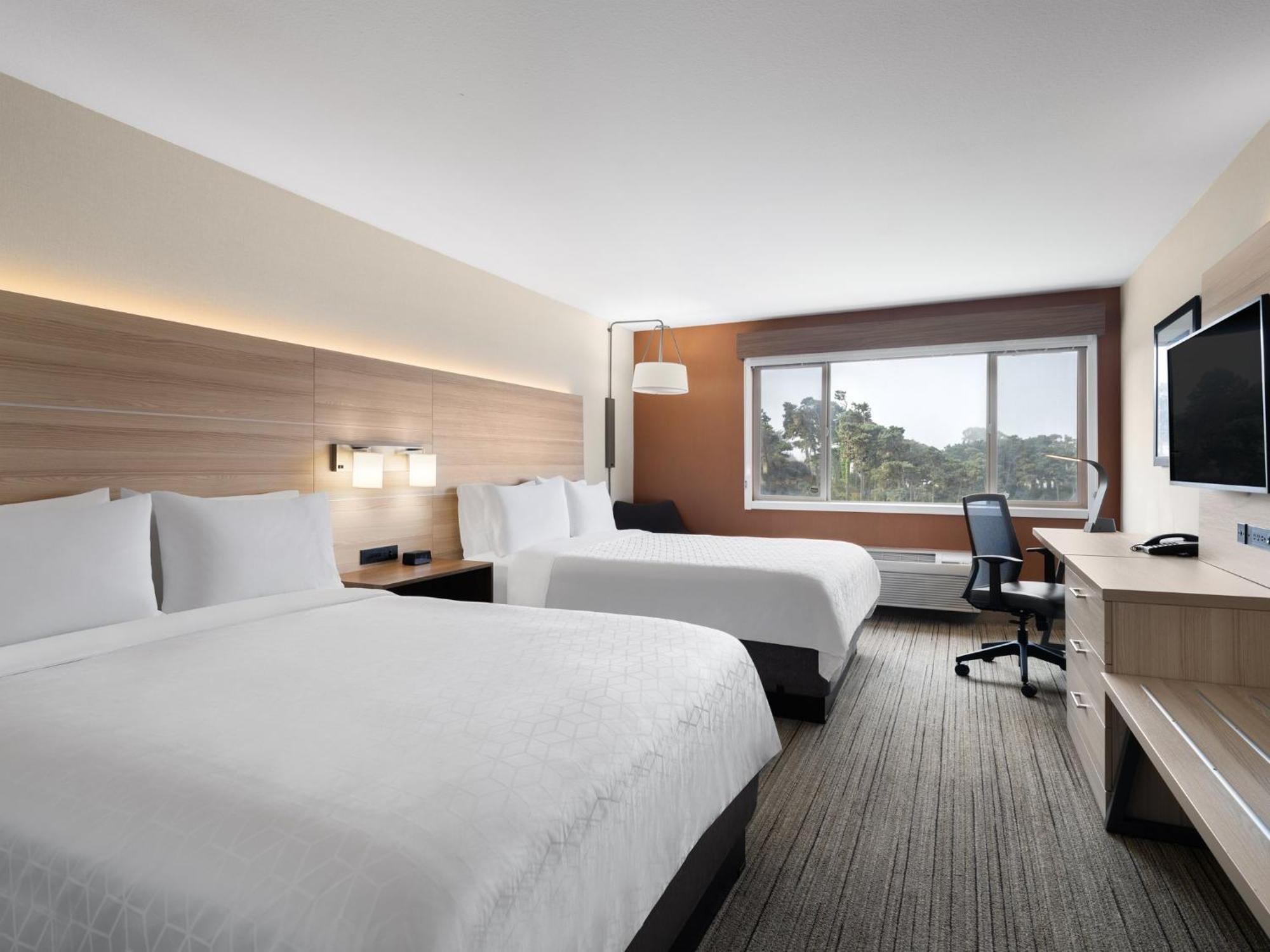 Holiday Inn Express Fort Bragg By Ihg Exterior foto