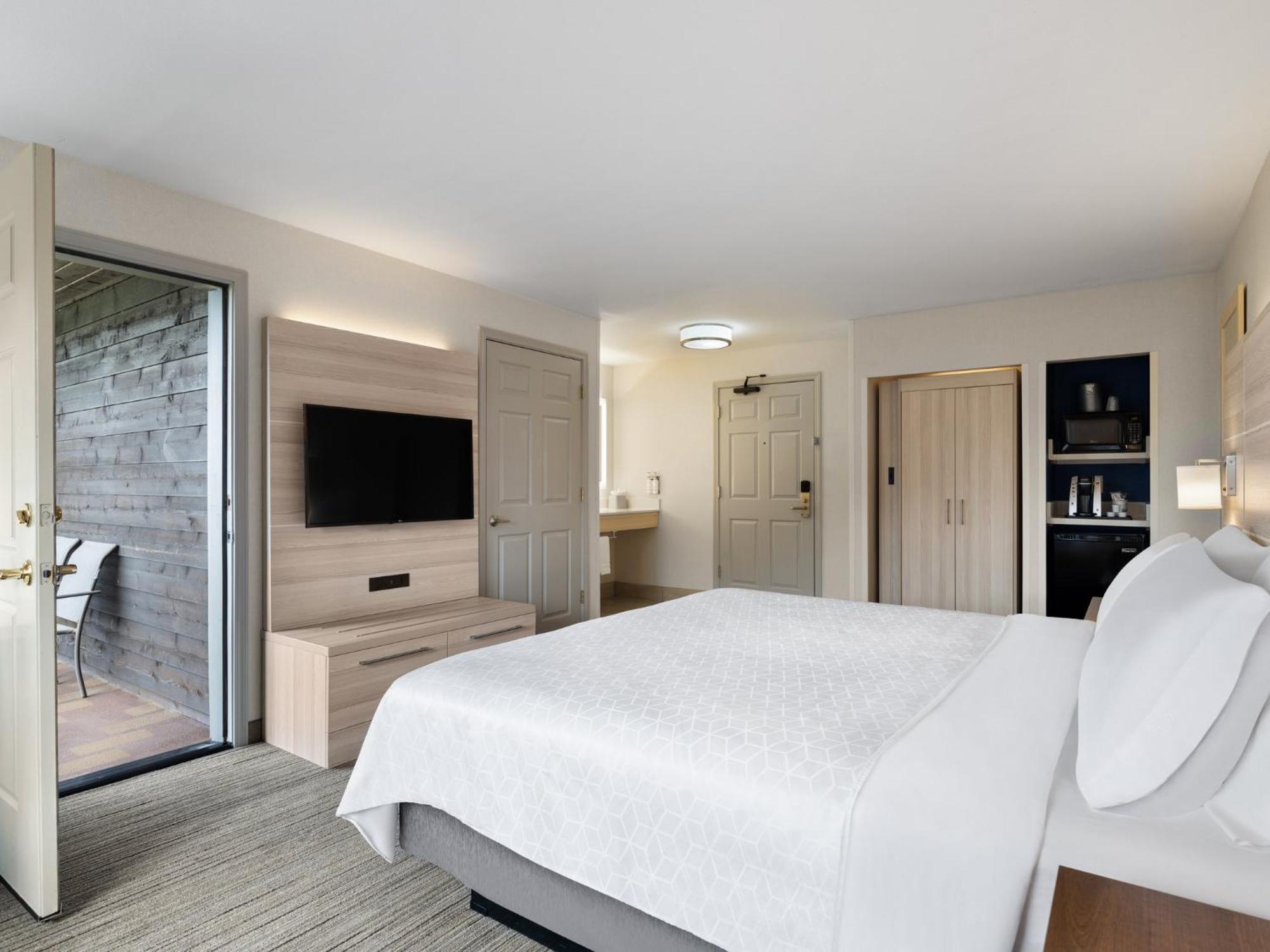 Holiday Inn Express Fort Bragg By Ihg Exterior foto