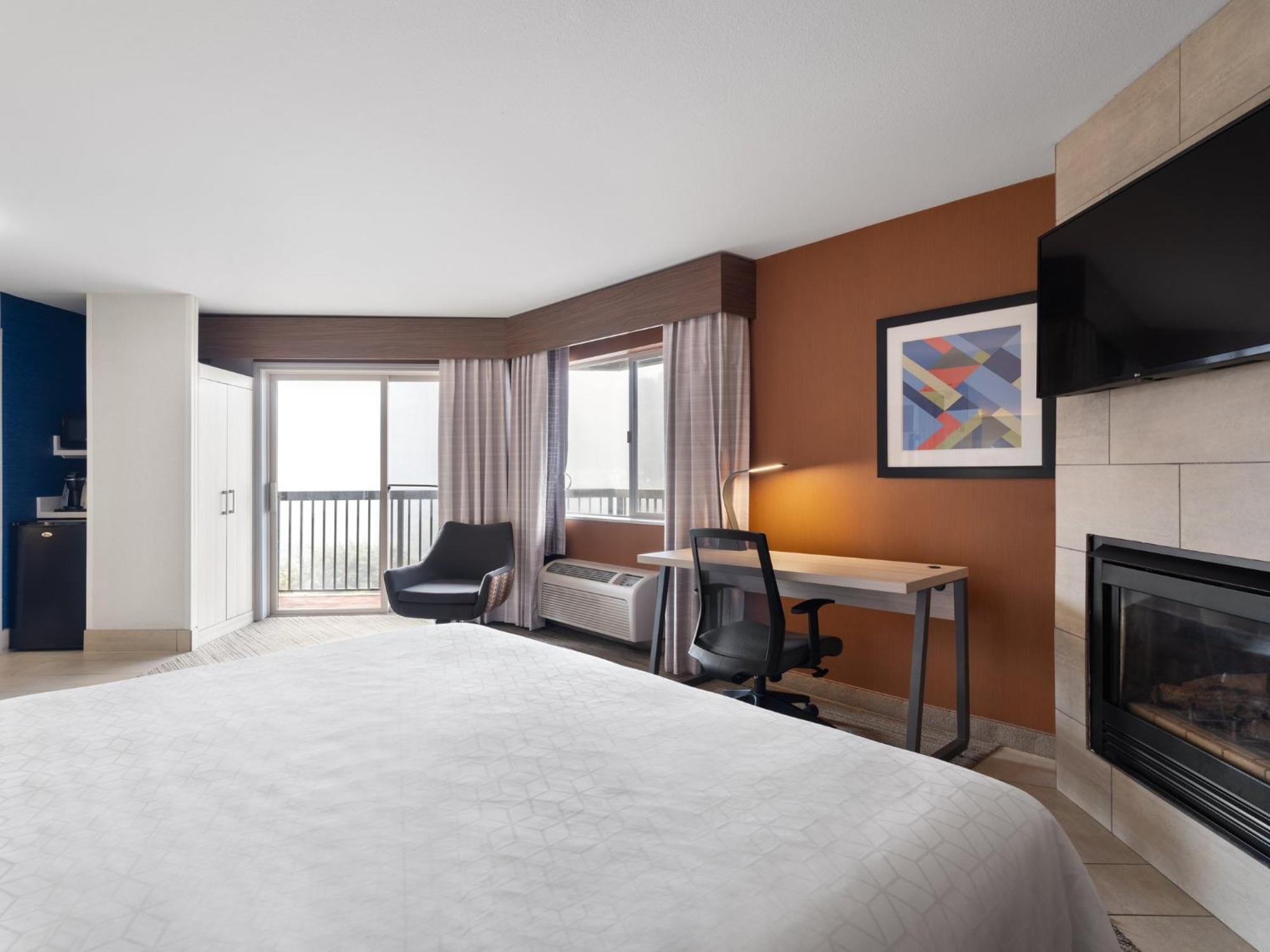 Holiday Inn Express Fort Bragg By Ihg Exterior foto