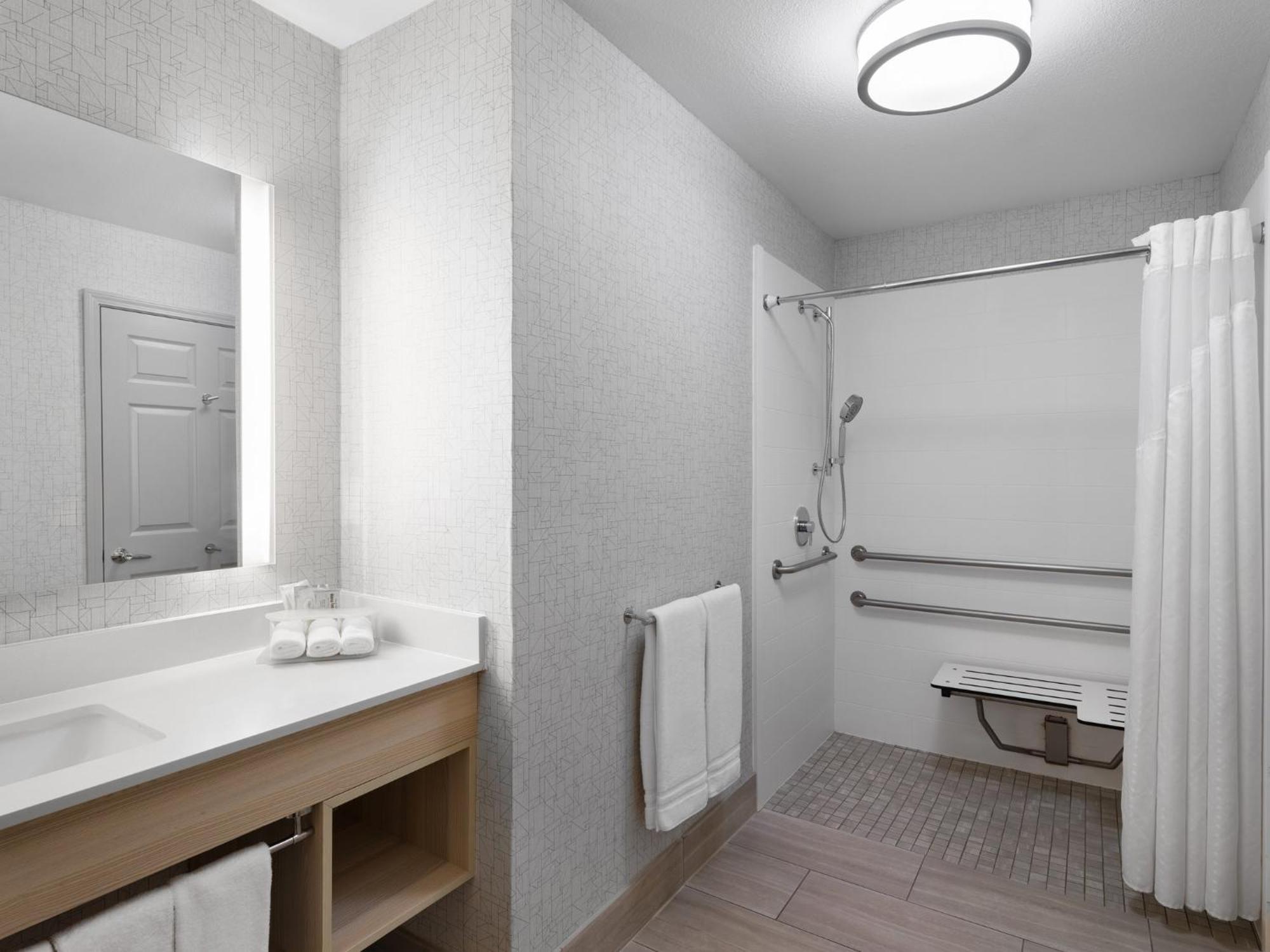 Holiday Inn Express Fort Bragg By Ihg Exterior foto