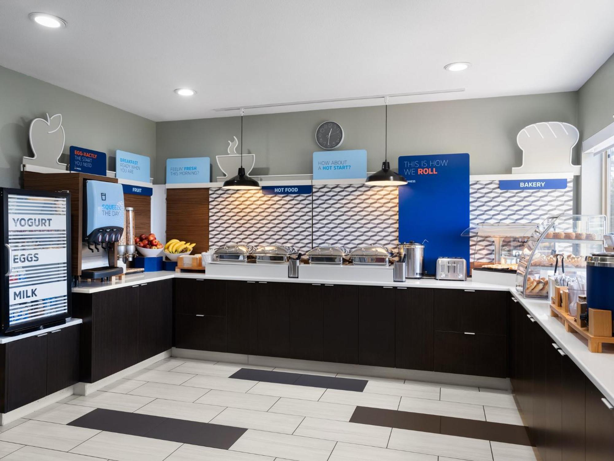 Holiday Inn Express Fort Bragg By Ihg Exterior foto