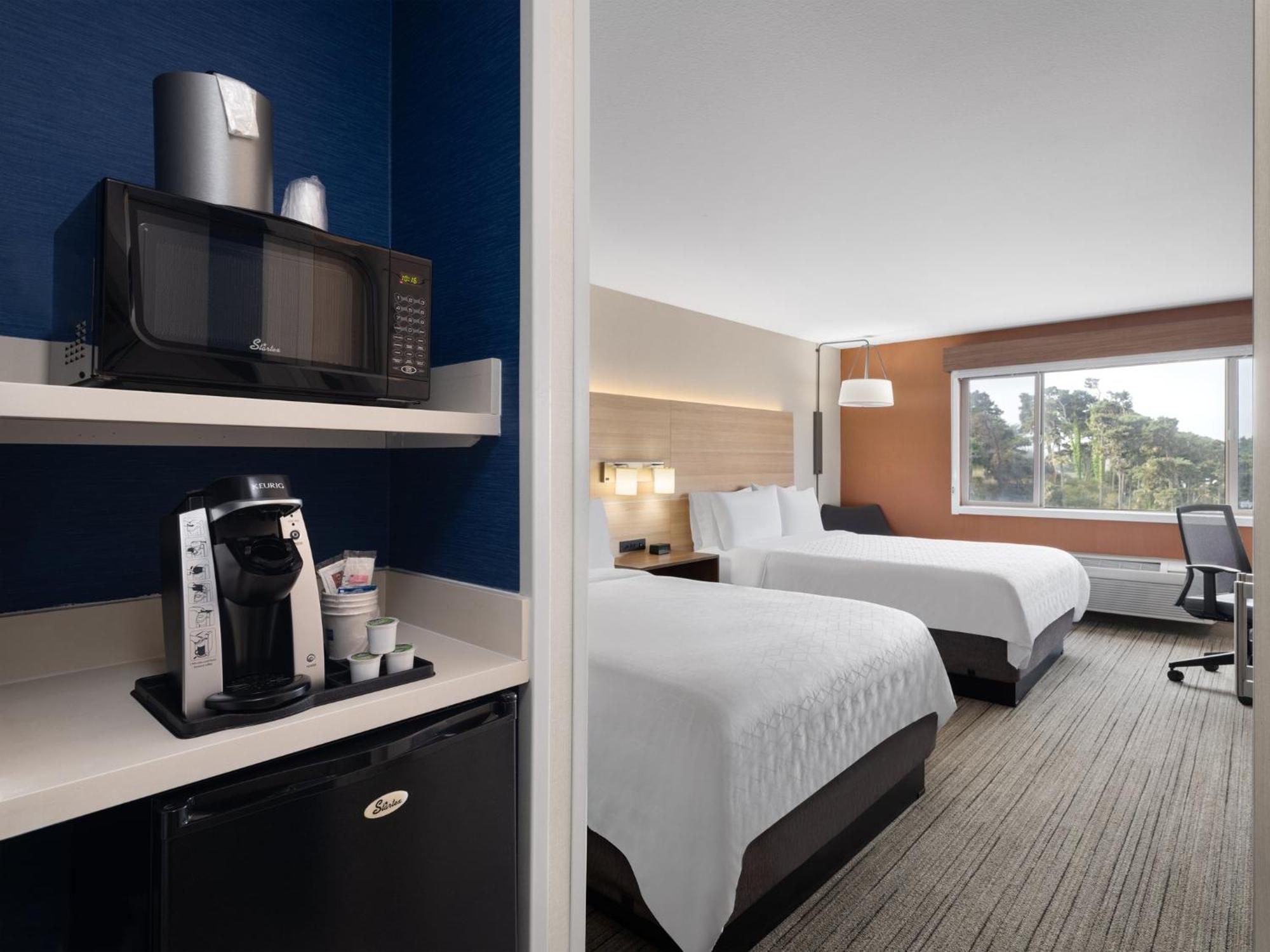 Holiday Inn Express Fort Bragg By Ihg Exterior foto