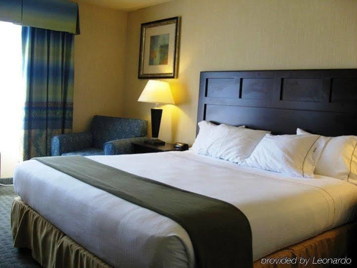 Holiday Inn Express Fort Bragg By Ihg Exterior foto